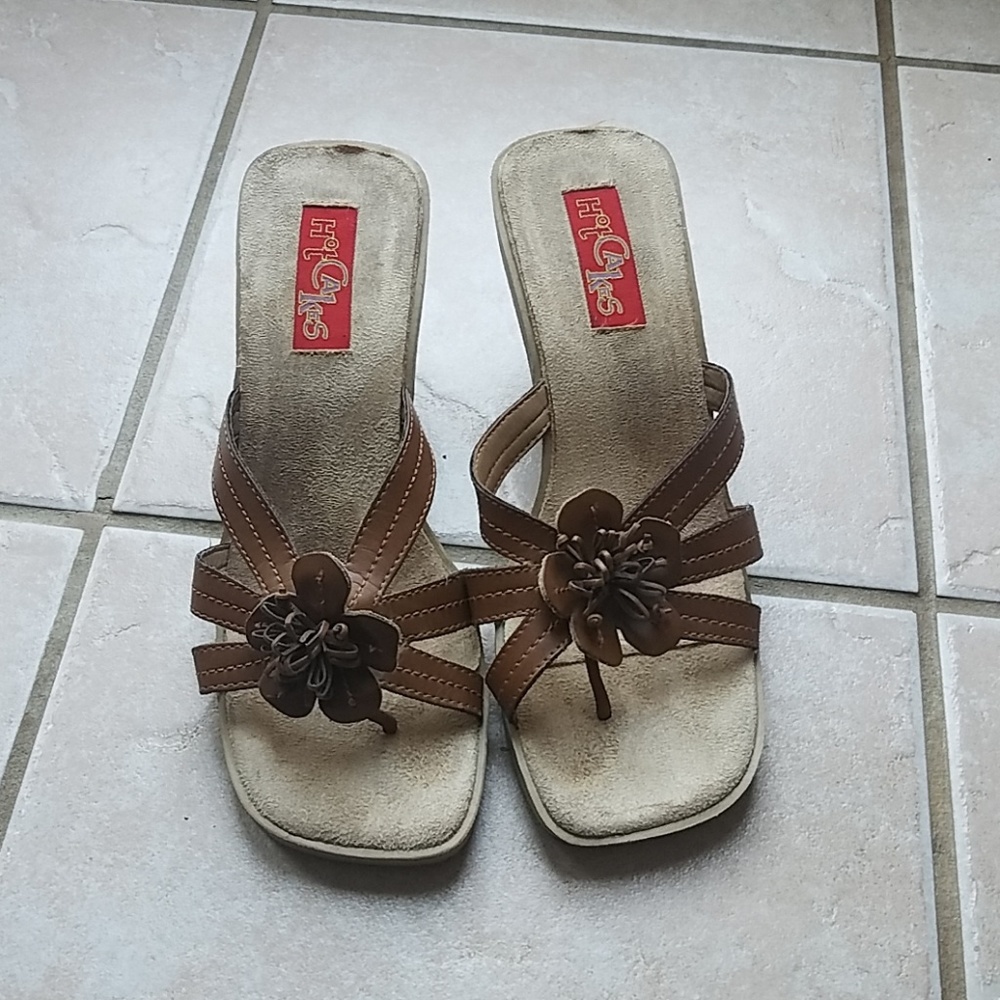 Hotcakes flower front sandals size 10 - Picture 2 of 6